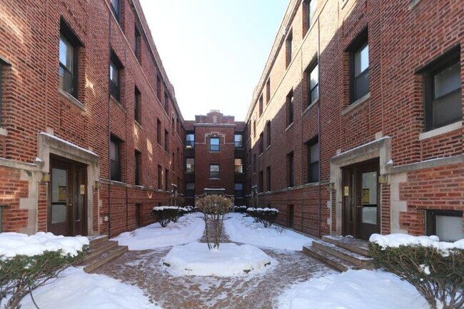 Building Photo - 913 W Sunnyside Ave Unit K08J Rental