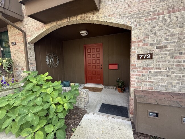 772 Greenhills Dr