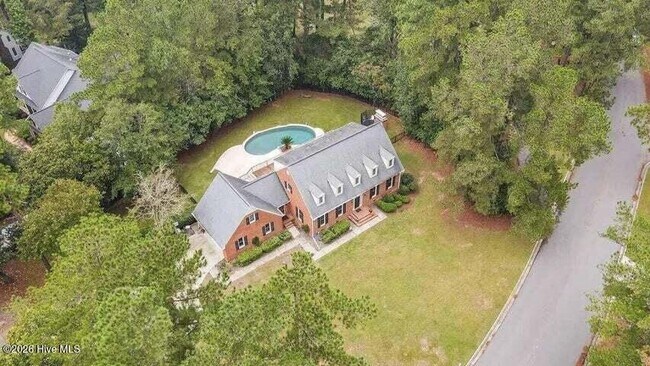 Photo - 809 Houndslake Dr
