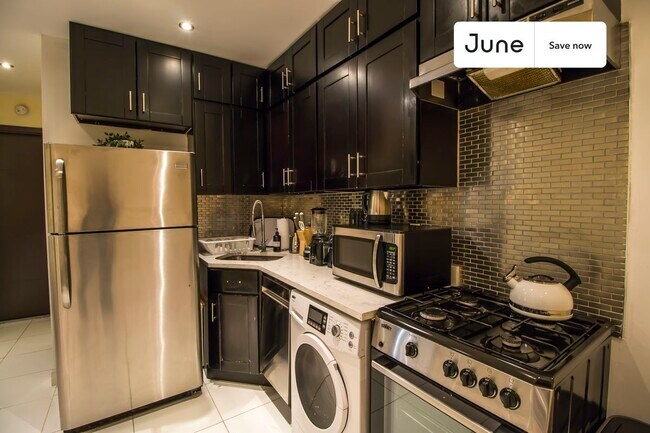 Photo - 15 W 107th St