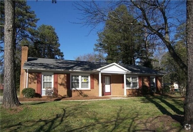 Building Photo - Beautiful Ranch Home in Charlotte NC