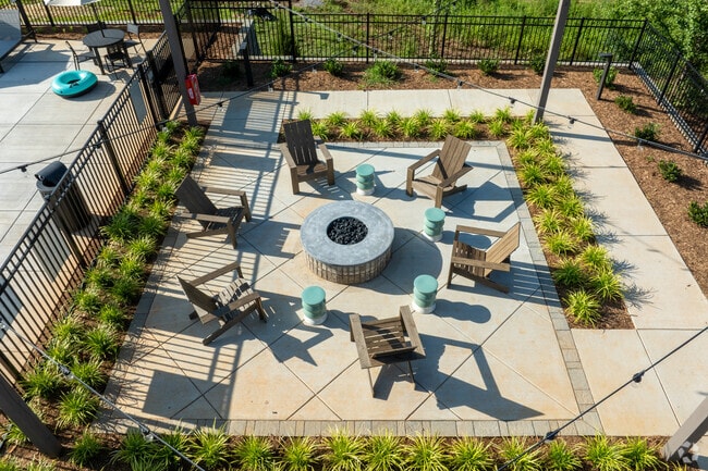 Pozo de fuego - The Hominy