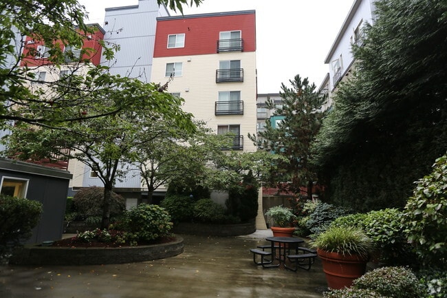Promenade at the Park Apartment Homes