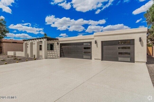 Building Photo - 6712 E Pershing Ave Rental