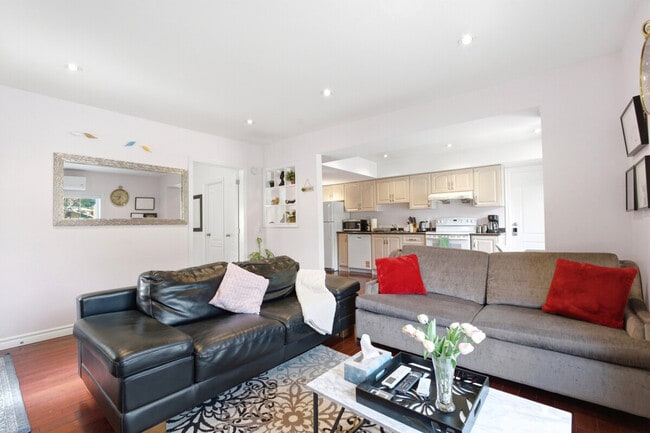 Photo - 4441 Lawrence Ave E Unit SI ID1574531P