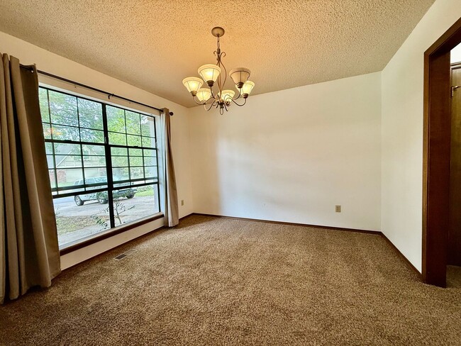 Photo - 4BD 2.5 Bath Pet Friendly