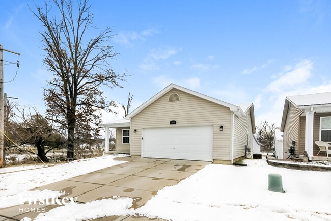 Building Photo - 100 Eisenhower Dr Rental