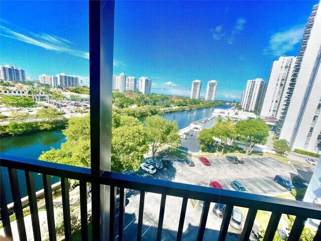 Building Photo - 3475 N Country Club Dr Unit 816 Rental
