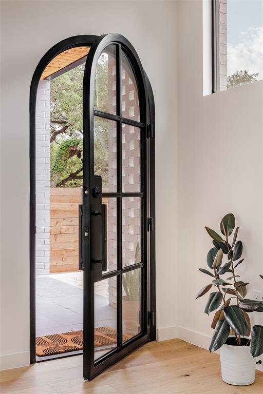 Photo - 303 W Elizabeth St