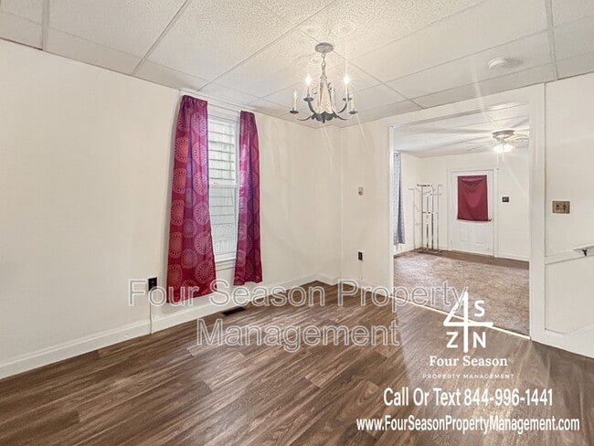 Building Photo - 338 S Locust St