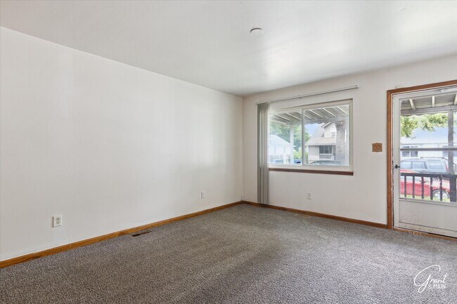 Photo - 3 bedroom ranch $1300 - Lease Special