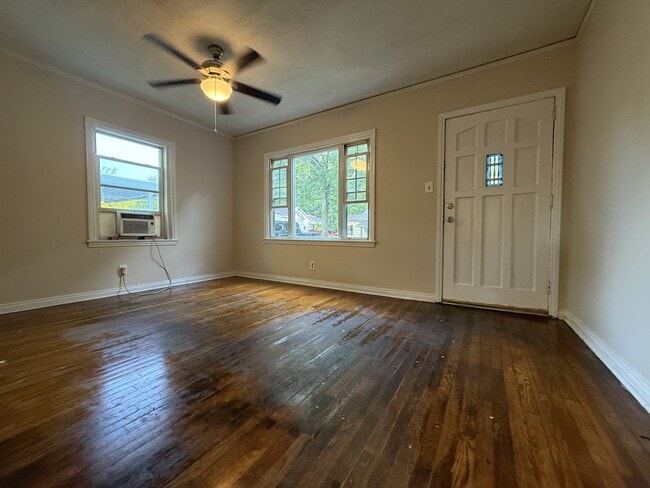 Photo - 650 Ave F NE