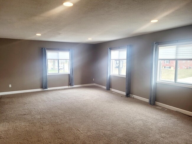 Photo - 6187 Blythefield Ave NE