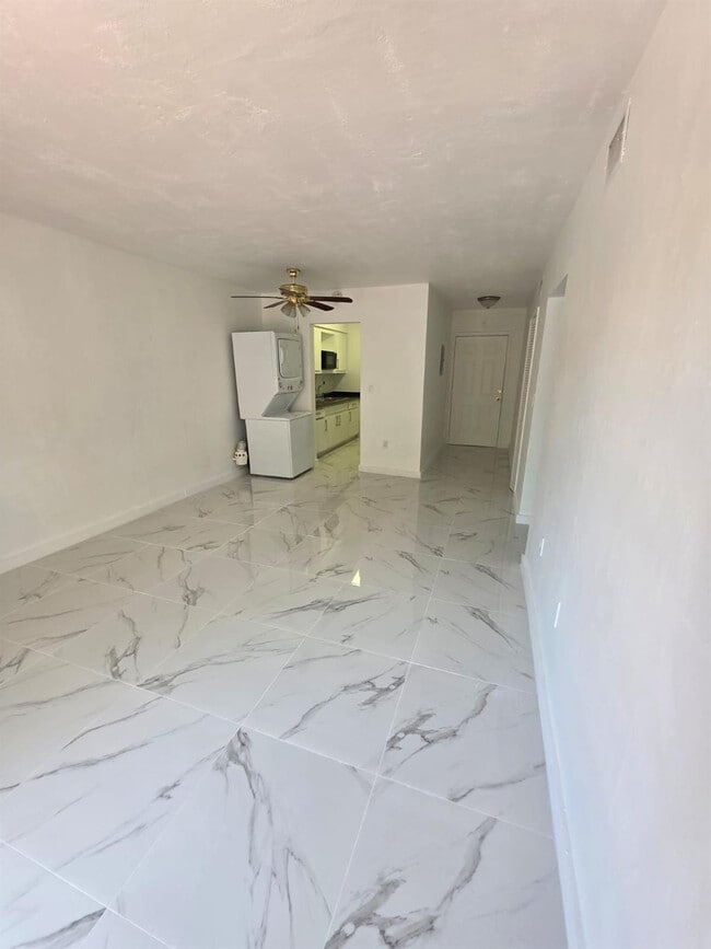 Building Photo - 2441 NW 13th St Unit 76