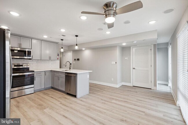 Photo - 2408 N Mascher St Unit 2