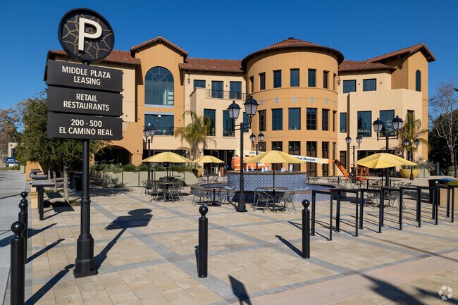 Photo - Middle Plaza Apartments
