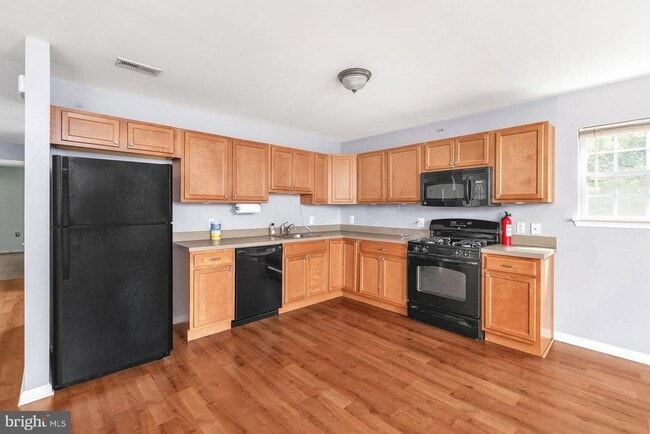 Photo - 512 Sunflower Way