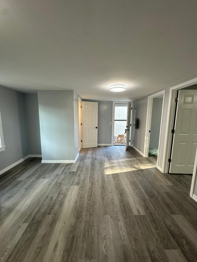 Photo - 1956 W 25th St