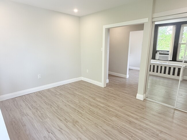 Photo - 1495 Gladstone Ave Unit 302