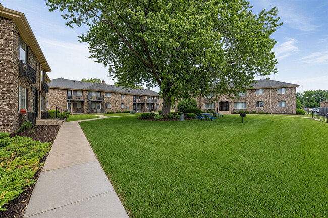 Stone Point Exterior | Apartments