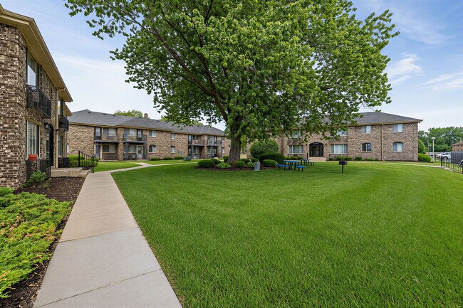 Stone Point Exterior | Apartments - Stone Point