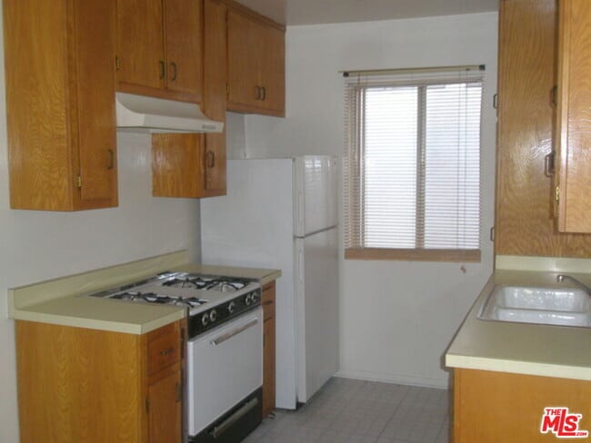 Photo - 1166 Amherst Ave Unit 6