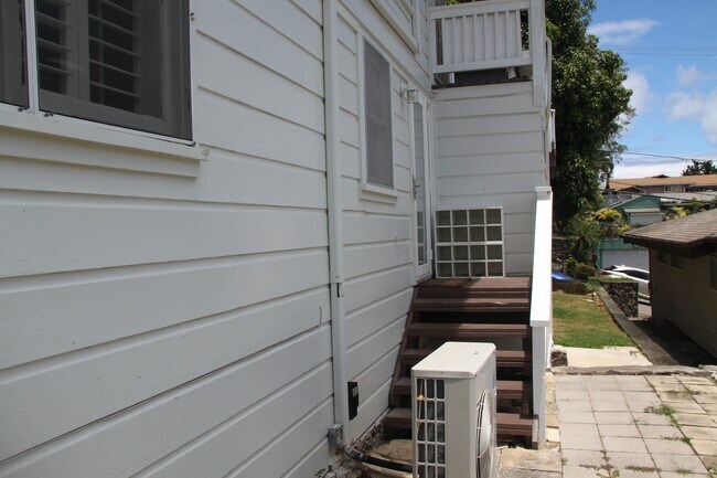 Photo - 1638 Alencastre St