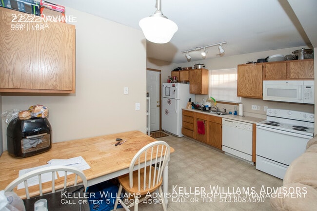 Photo - 2222 Ravine-