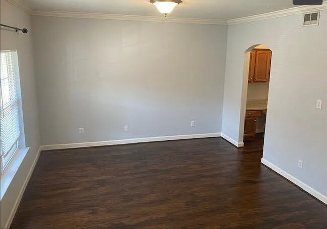 Photo - 553 Rosedale Ave