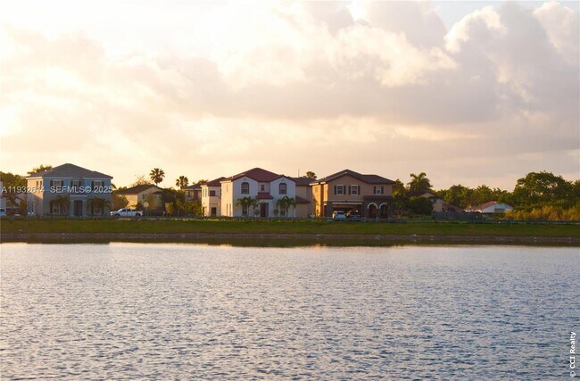 Building Photo - 9464 SW 171st Pl Unit ANNEX