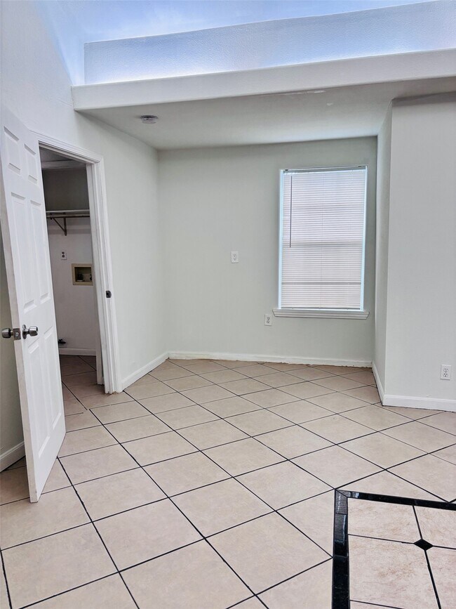 Photo - 7618 Linden St