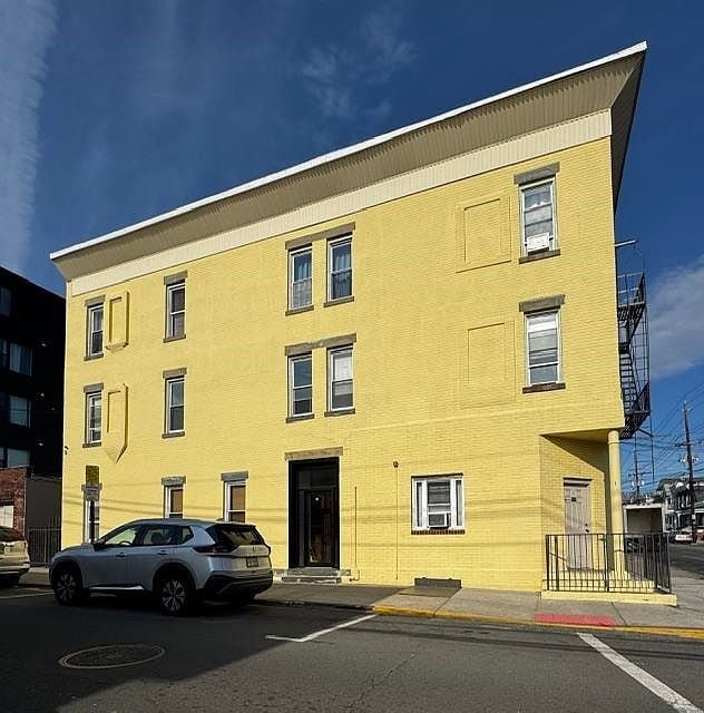 Building Photo - 401 70th St Unit 1R
