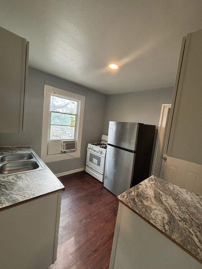 Photo - 3 Bedroom Unit in Highland!