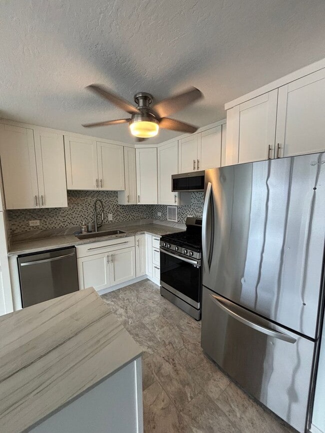 Building Photo - Executive Ocean Views, Fresh Interior Unit 319 - Puuone #319