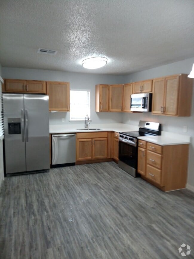 Building Photo - Modern 2-Bedroom Home in Heritage Neighbor...