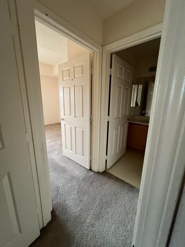 Building Photo - 39 E Agate Ave Unit 39 E Agate Ave #402 Rental