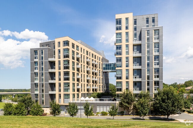 Building Photo - Kingston at McLean Crossing Rental