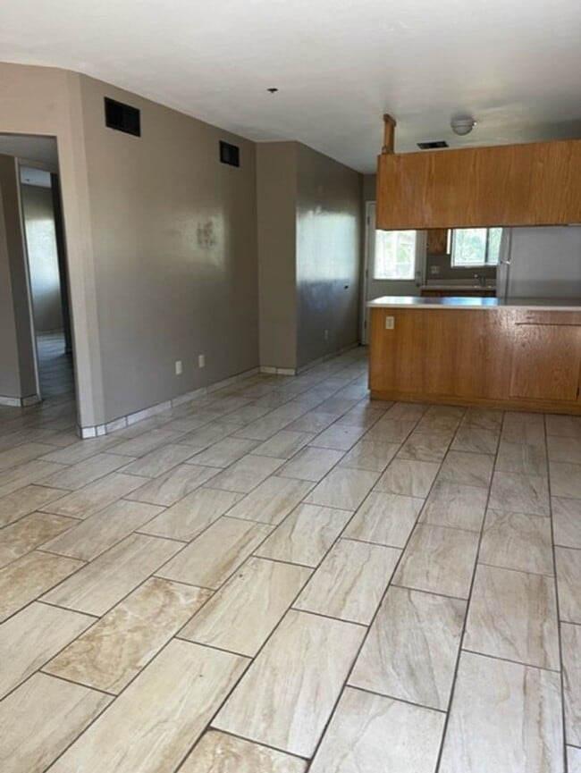 295 S 18th Pl Unidad 3