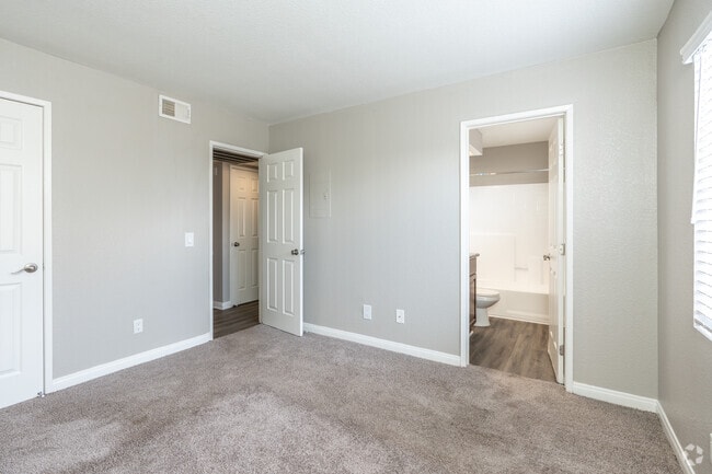 2BR, 2BA - 900SF - Primary Bedroom - Smoketree