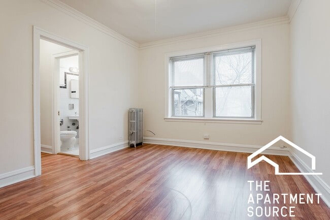 Building Photo - 2536 N Sawyer Ave Unit 306