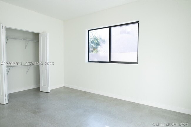 Building Photo - 120 NE 71st St Unit 3