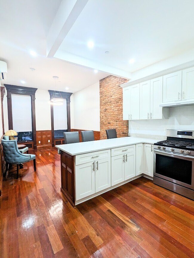 Photo - 952 Greene Ave