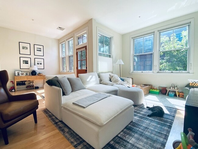 Photo - 57 Regent St Townhome