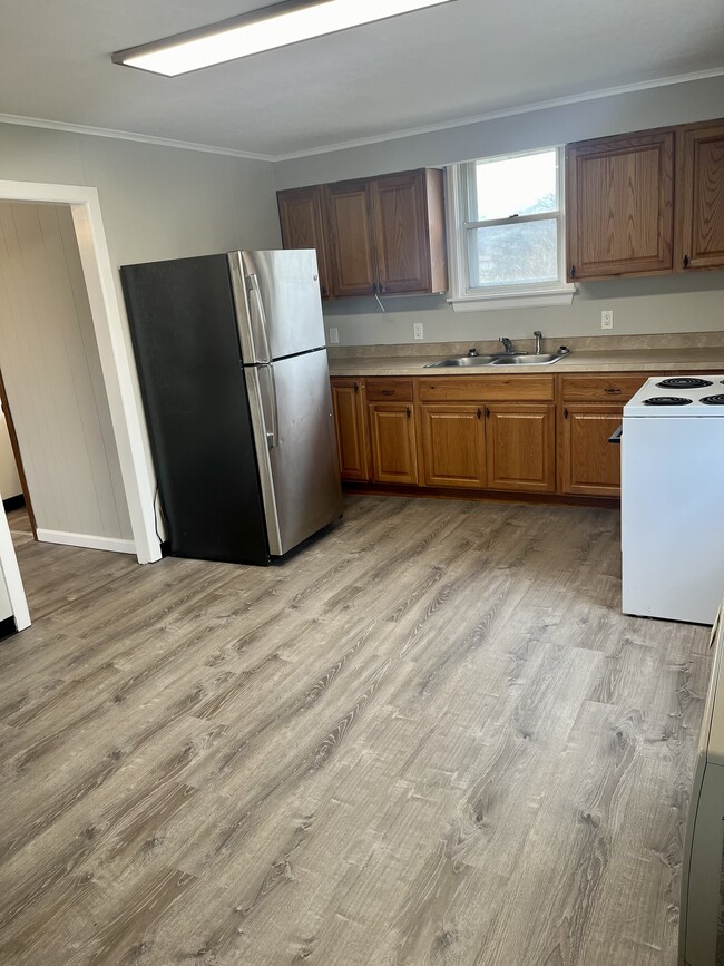 Building Photo - 323 Brook St Unit Apt. 3