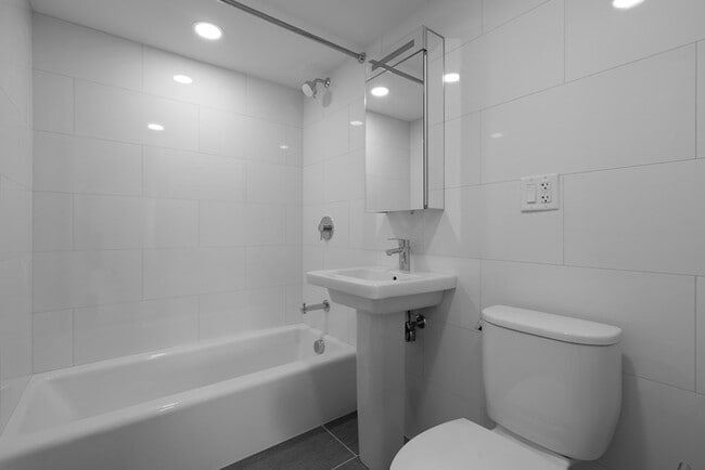 Building Photo - 21 Trowbridge St Unit 25