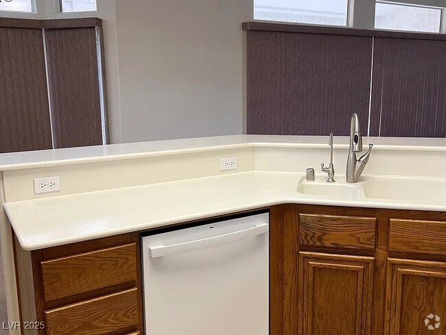 Building Photo - 2775 Darby Falls Dr Rental