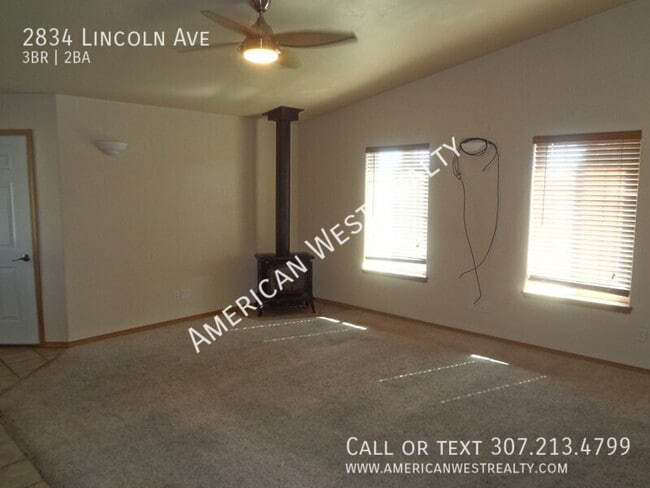 Building Photo - 2834 Lincoln Ave