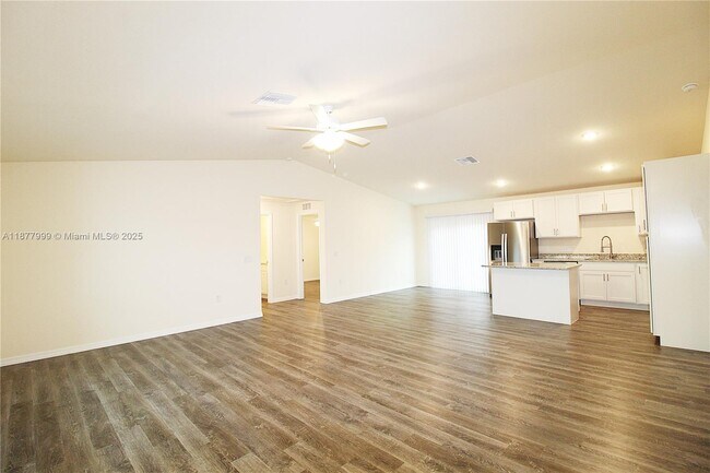 Photo - 555 Oakshire Ln