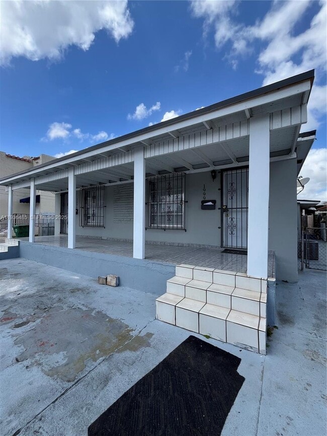 Photo - 1999 NW 2nd St Unit 3