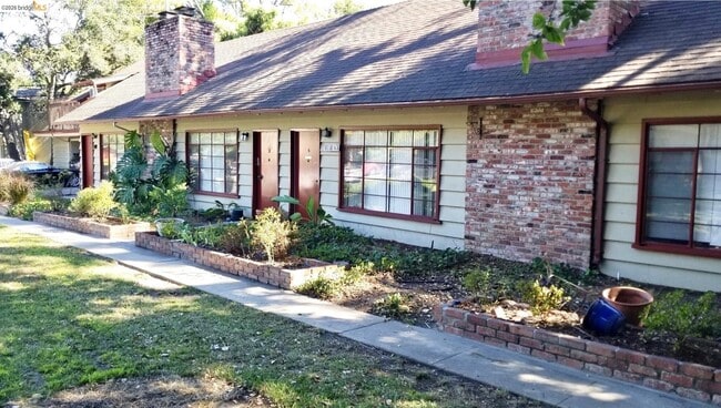 Photo - 21 Waverley Ct Unit 4